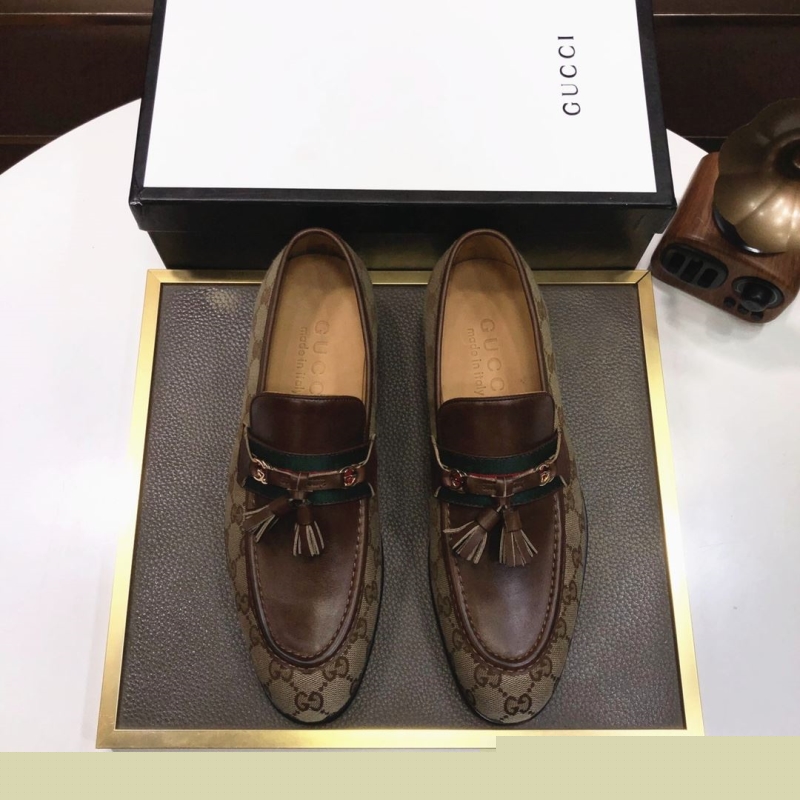 G*u*i leather shoes